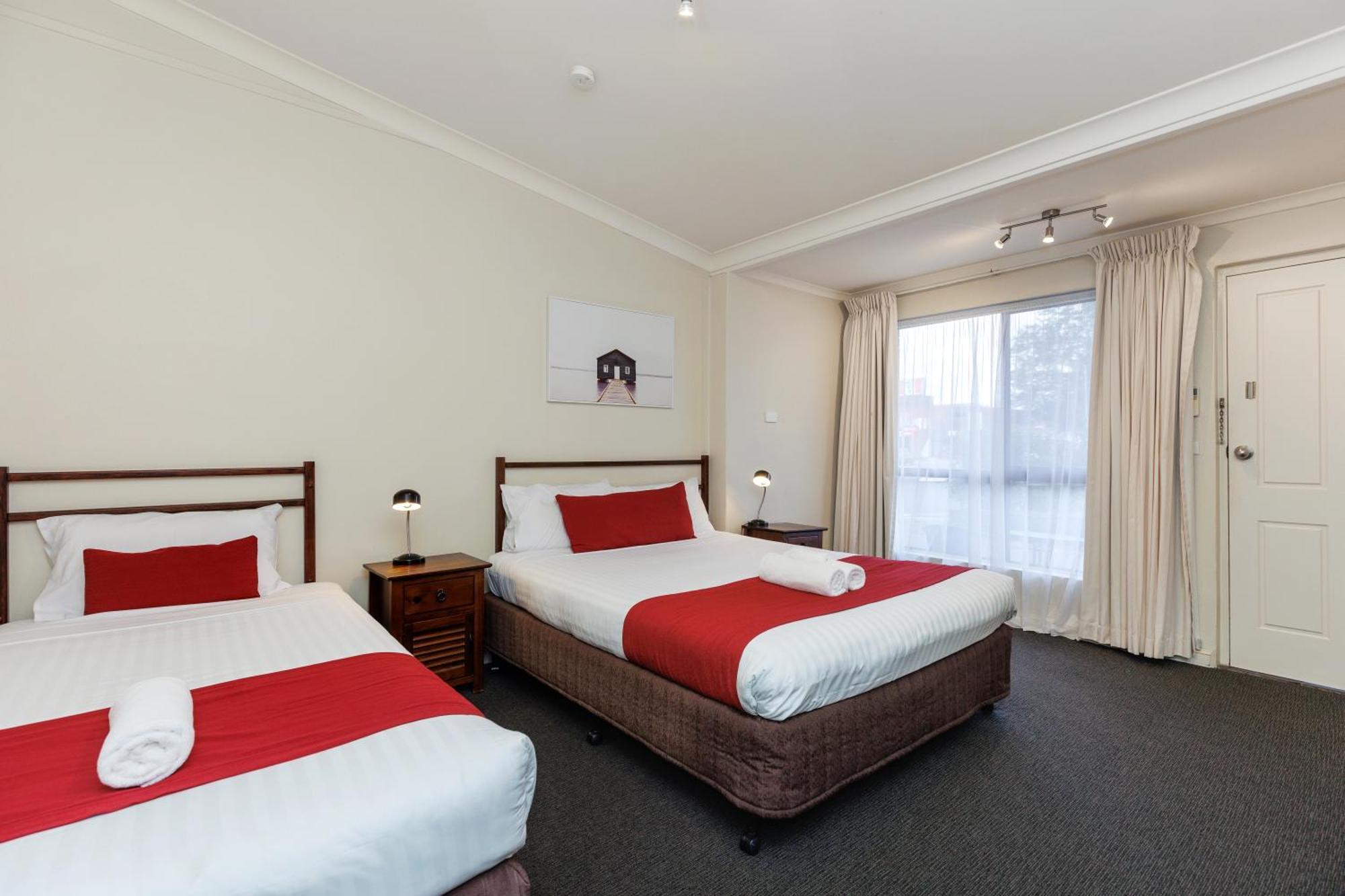 Amaroo Tumuts Motel 4*